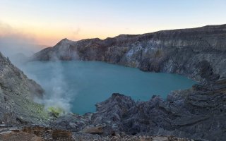 New Regulation for Ijen crater hiking with blue fire tours New Regulation for Ijen crater hiking tours with seeing blue fire Bromo Tours 